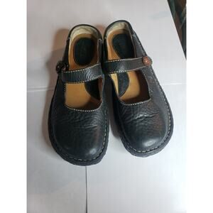 Born Womens Mary Jane Flat Shoes Size 7 US Euro 38 Black Leather